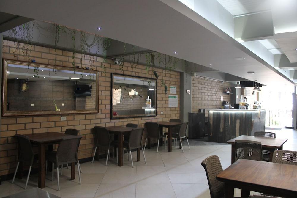 Hotel Provenza Garden Medellin Bagian luar foto