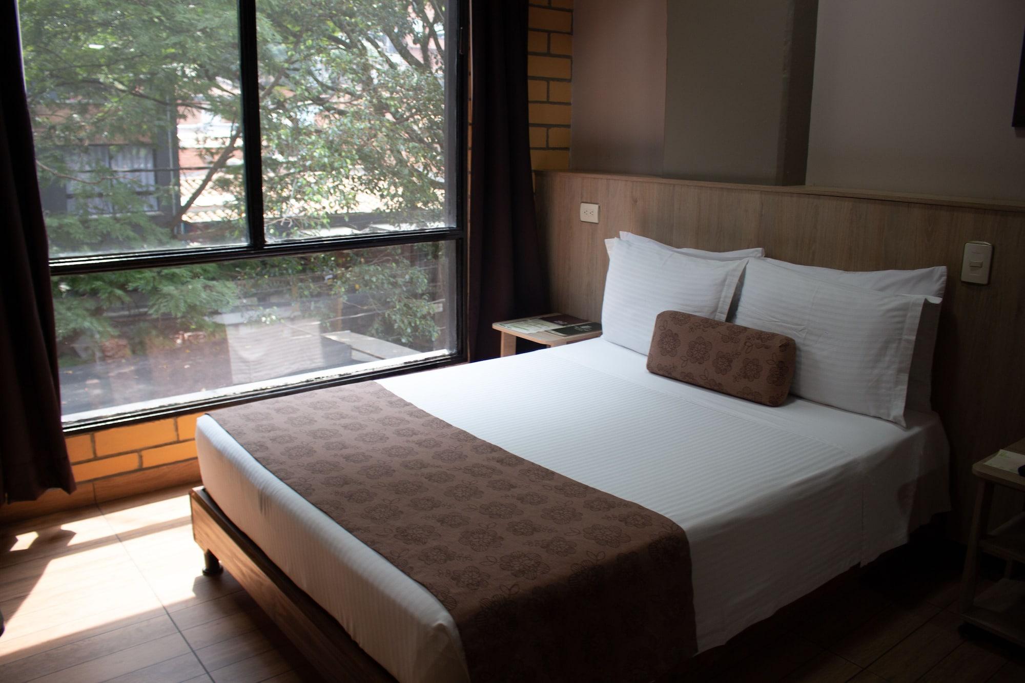 Hotel Provenza Garden Medellin Bagian luar foto