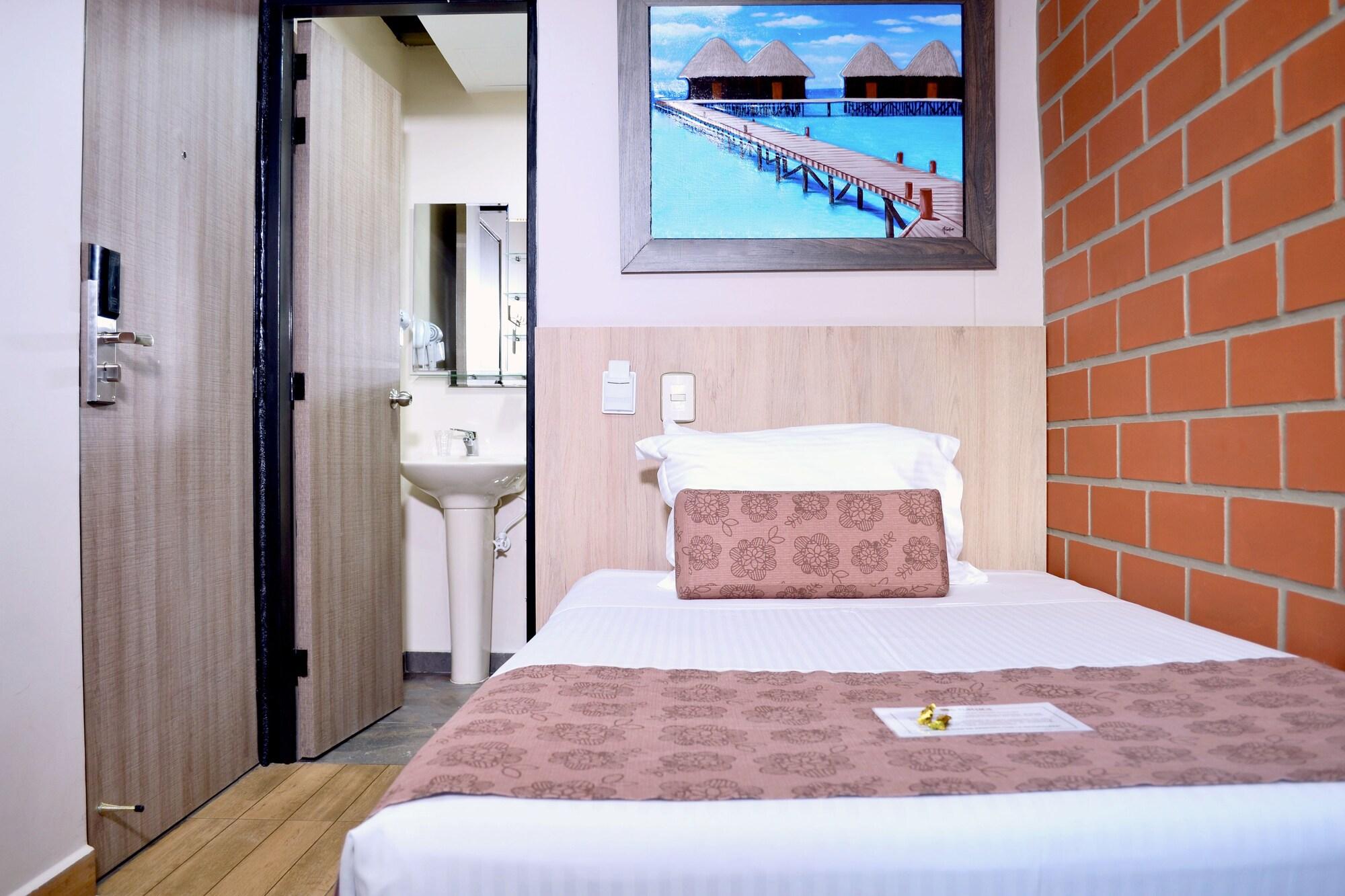Hotel Provenza Garden Medellin Bagian luar foto