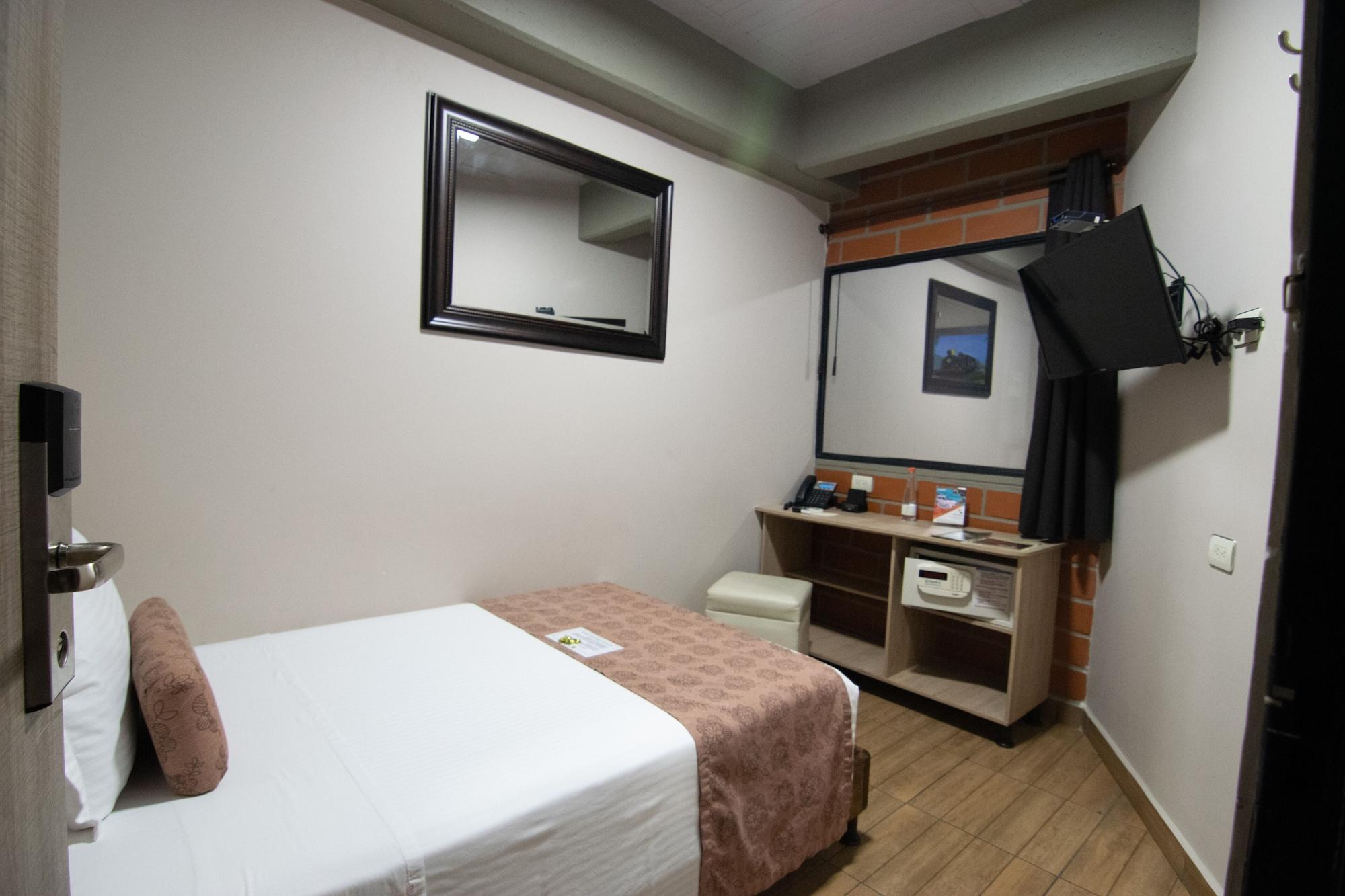Hotel Provenza Garden Medellin Bagian luar foto