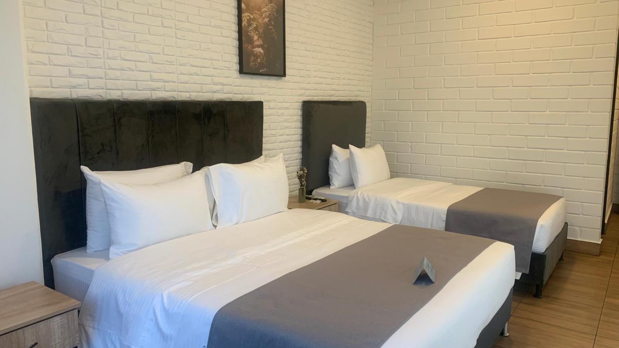 Hotel Provenza Garden Medellin Bagian luar foto