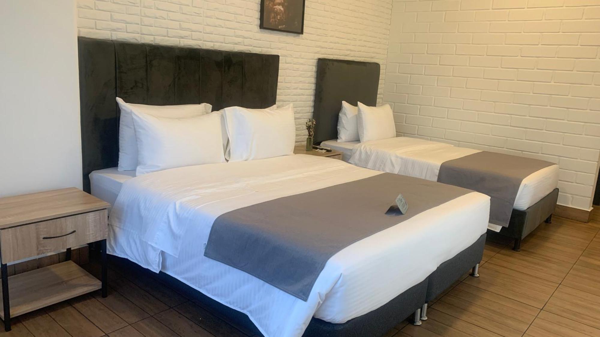 Hotel Provenza Garden Medellin Bagian luar foto