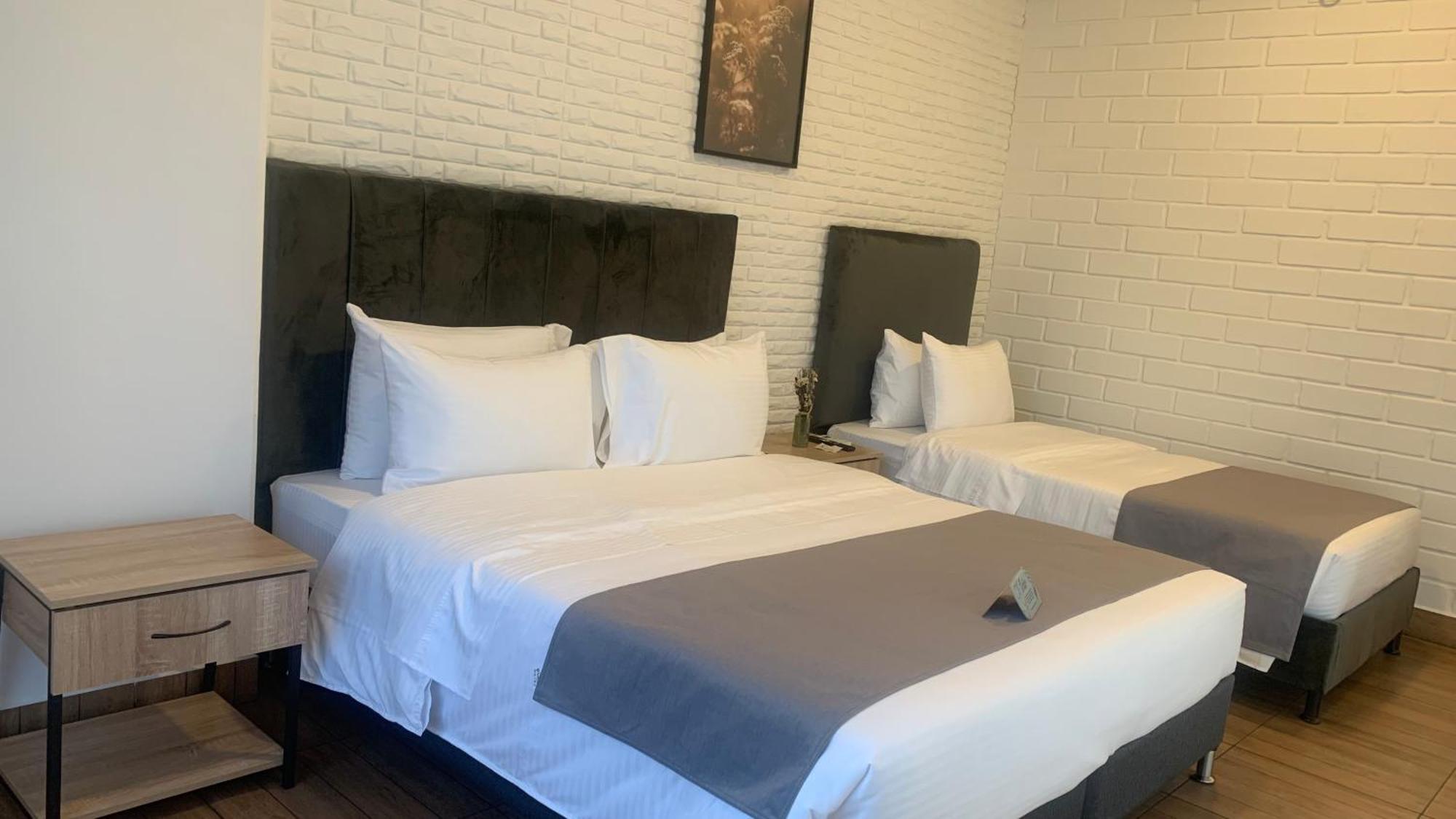 Hotel Provenza Garden Medellin Bagian luar foto